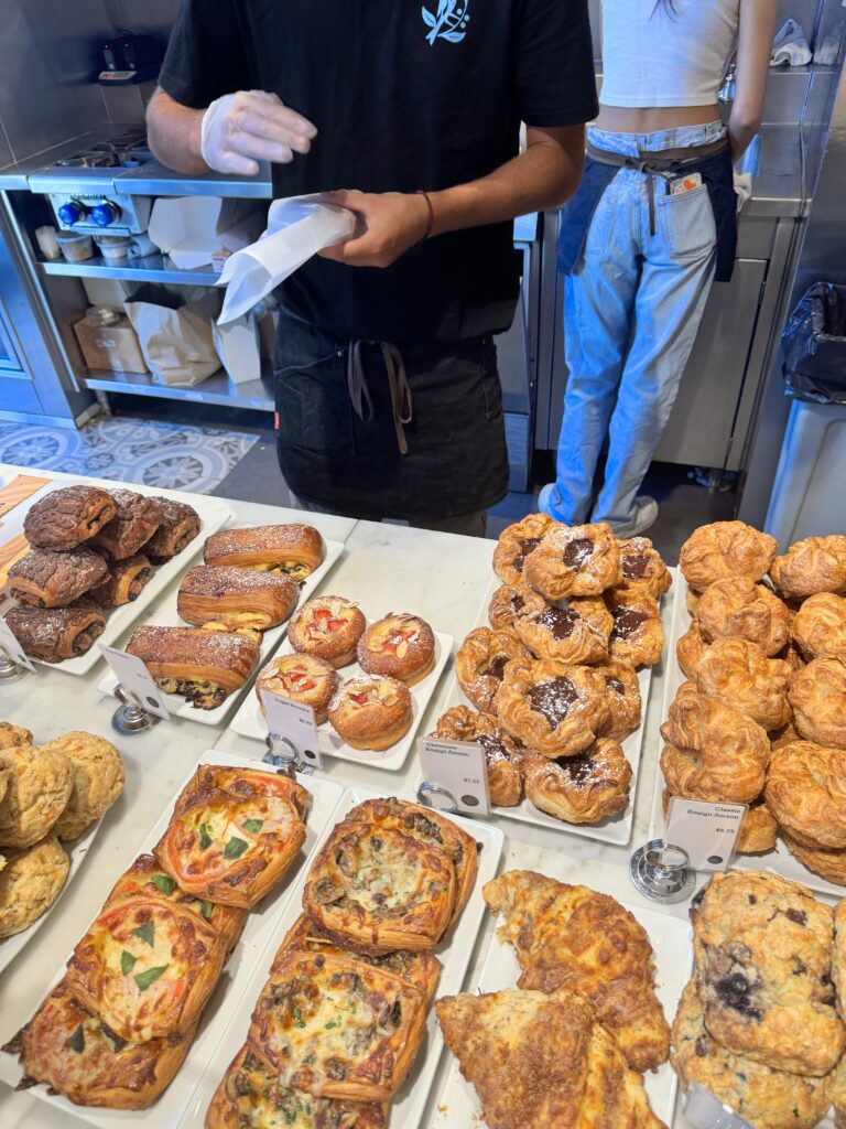 Honolulu Tour: Food, Shopping, & Walking