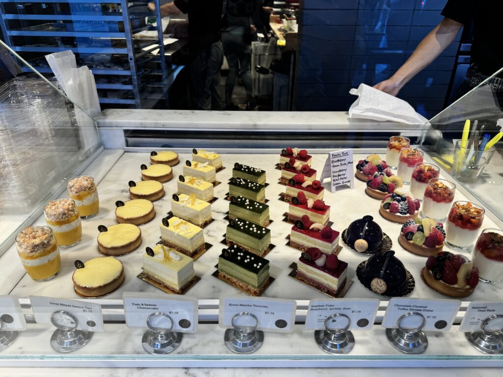 Honolulu Tour: Food, Shopping, & Walking