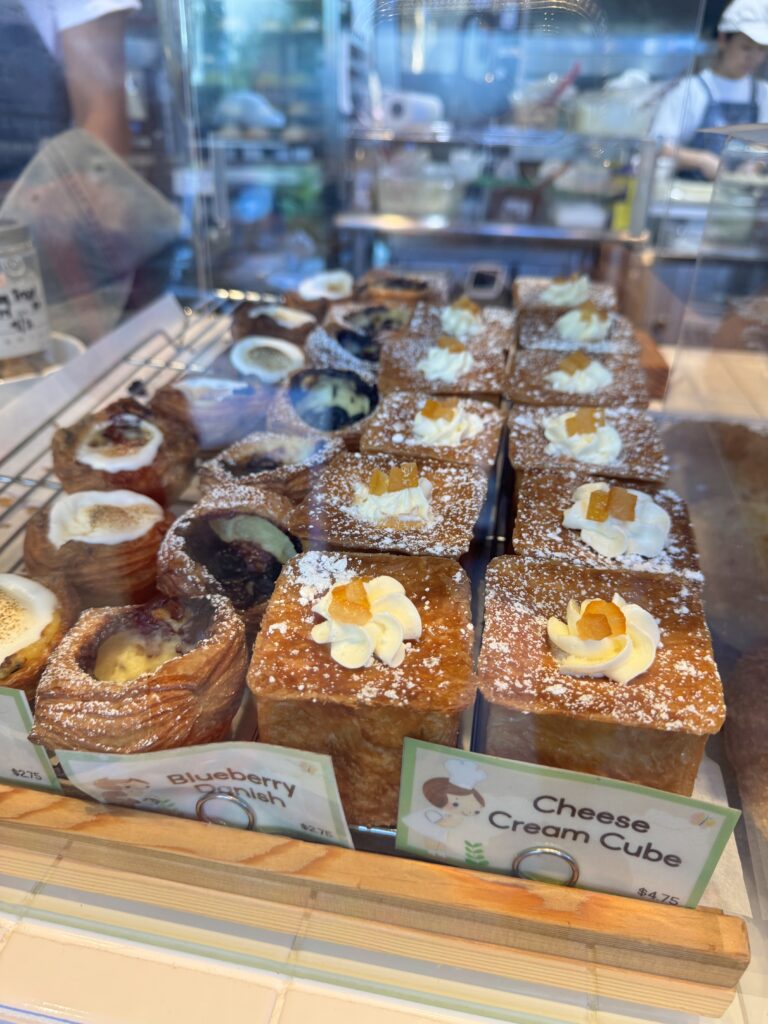 Honolulu Tour: Food, Shopping, & Walking